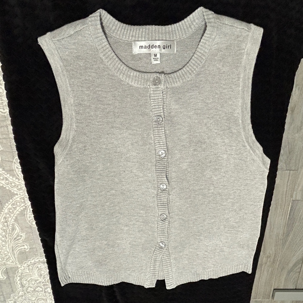 LIKE NEW! Women's Madden Girl Light Grey Knit Sweater Vest - MEDIUM